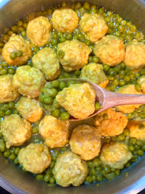 chicken meatballs & green peas
