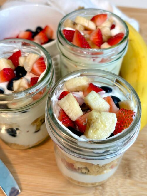 no-bake berry cream pie cups