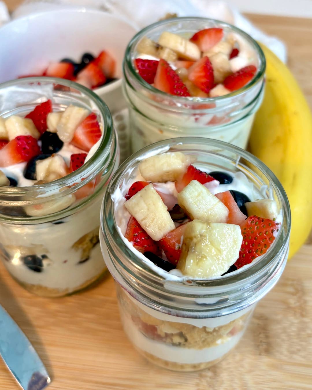 no-bake berry cream pie cups